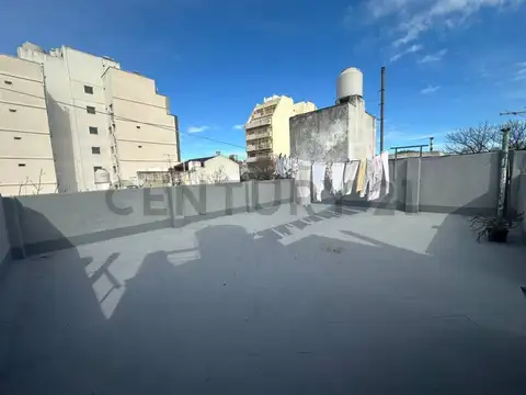 PH 3 ambientes a refaccionar en venta con cochera y terraza - Monte Castro