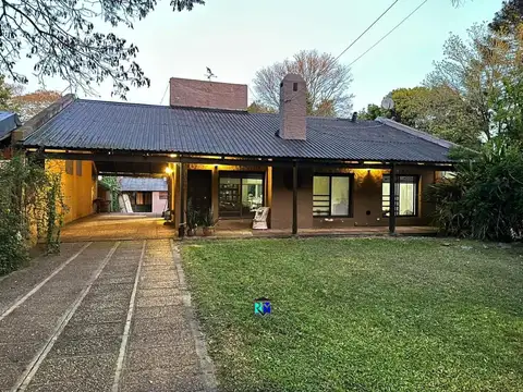 Propiedad con amplio parque ubicada en Barrio Residencial 