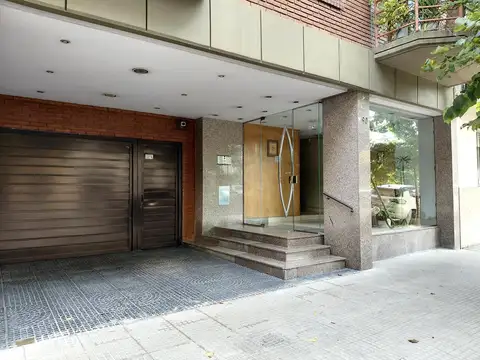 Departamento 3 ambientes con BALCON y patio - Parque Centenario