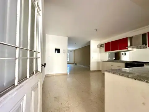 Casa 4 ambientes con 4 baños