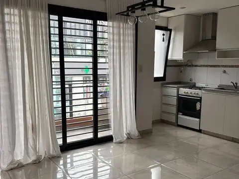 Excelente Departamento De 2 Ambientes Con Balcón.