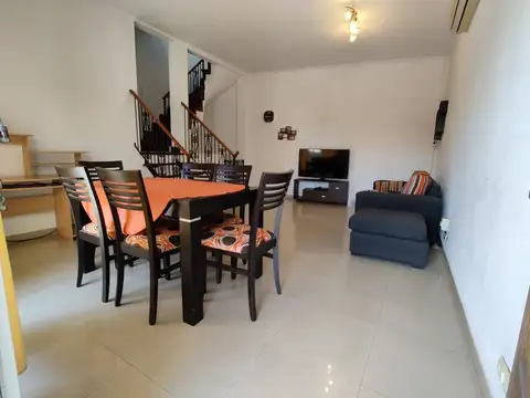 Depto Tipo Casa 3 ambientes con 2 baños