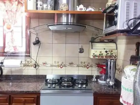 Casa 6 ambientes con 3 baños