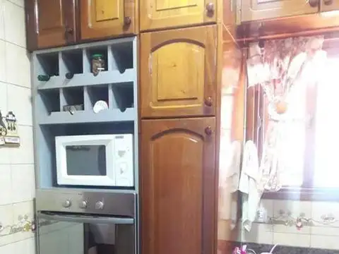 Casa 6 ambientes con 3 baños