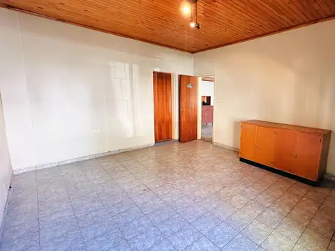 Casa 5 ambientes con 1 baño