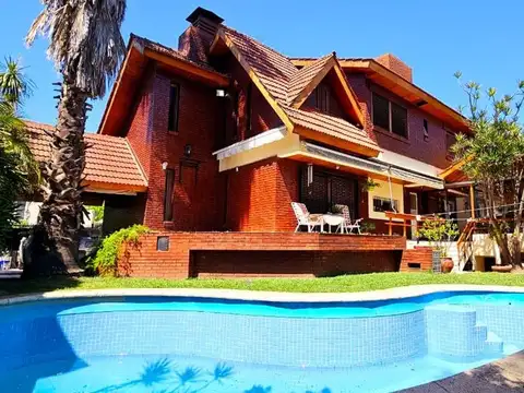 VENTA CASA 7 AMB C/PARQUE PILETA QUINCHO Y BALCON