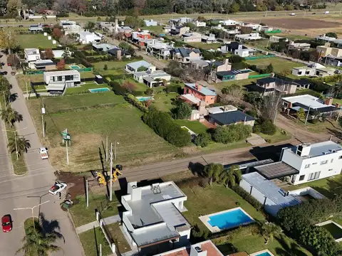 Av. Acequias del Aire al 500