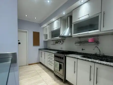 Dpto 3 amb mas importante local sobre Av. L. Valette (Fair)