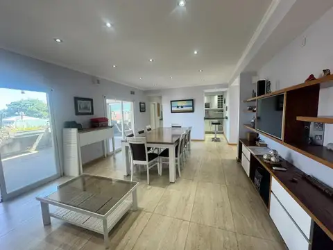 Dpto 3 amb mas importante local sobre Av. L. Valette (Fair)