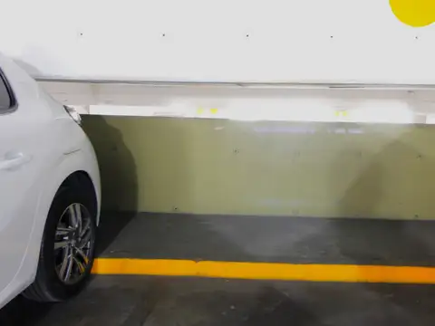 VENTA COCHERA CUBIERTA SUIPACHA Y JUNCAL