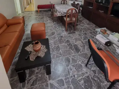 VENTA CASA 3 Amb C/Cochera y Parque