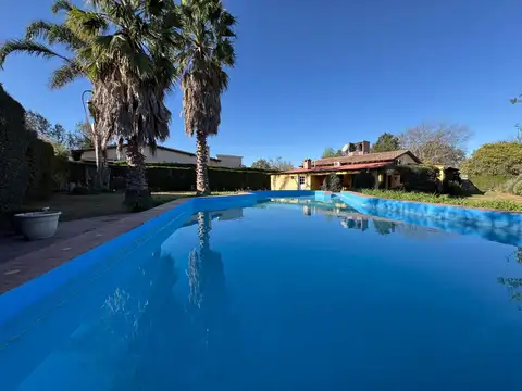 Casa en Alquiler con 4 cocheras