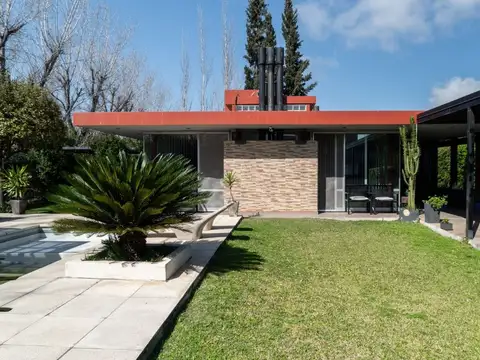 Casa en Venta con 2 cocheras