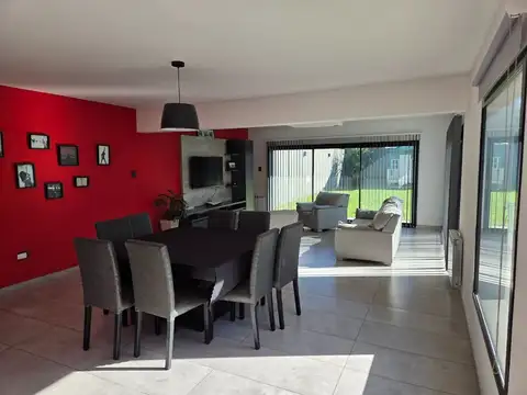 Casa 6 ambientes con 3 baños