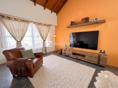 Casa en Venta con 2 cocheras