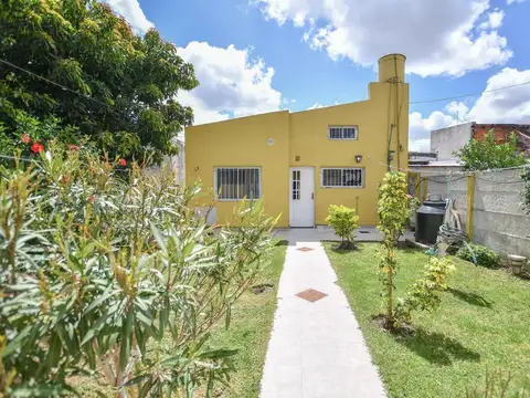 Casa en Venta en Villa Elvira [Cod: 714]