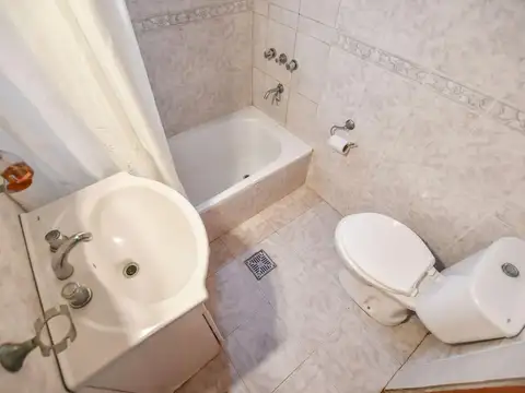 83  e/  121 y 121 Bis La Plata