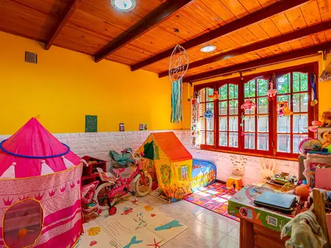 Casa 7 ambientes con 1 baño