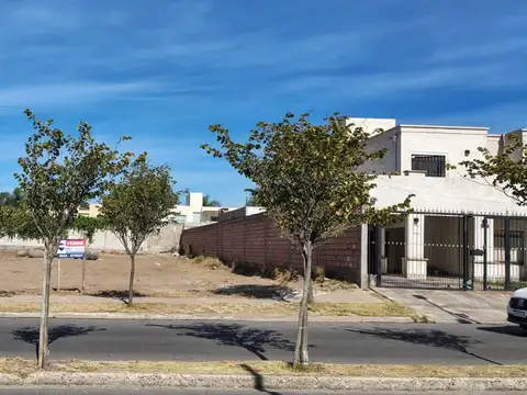 SE VENDE LOTE ZONA ALTA SOBRE IMPORTANTE AVENIDA