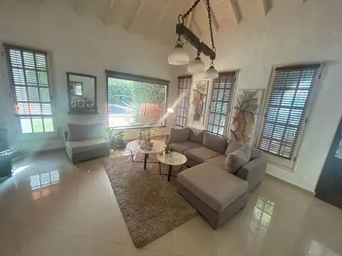 Casa en Venta en Country Club El Pato, USD 229.000
