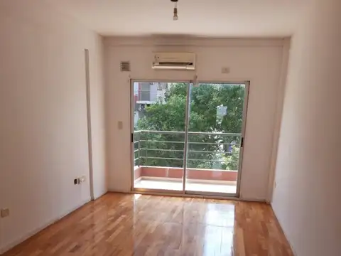 Semipiso 2 ambientes al frente con balcon  bajas expensas 