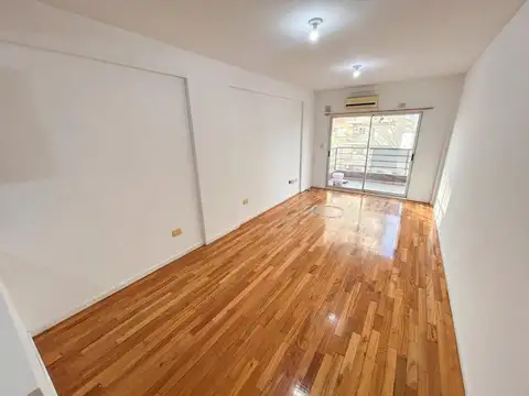 RETASADO  Semipiso 2 ambientes al frente con balcon