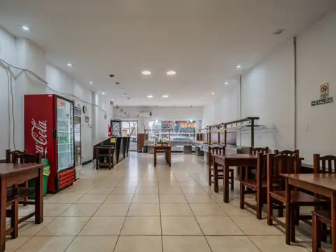 LOCAL COMERCIAL GASTRONOMICO - 7m x 31m - Vidriera