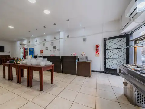 LOCAL COMERCIAL GASTRONOMICO - 7m x 31m - Vidriera