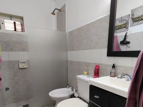En venta hermosa casa de tres dormitorios con piscina en Itaembe Guazú