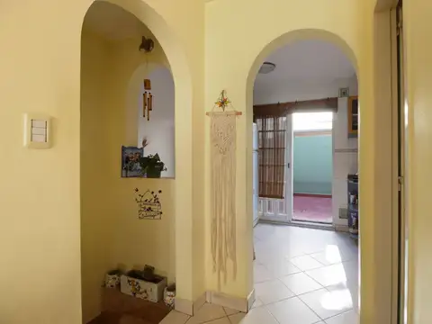 VENTA CASA DUPLEX 2 DORMITORIOS PATIO CARAPACHAY