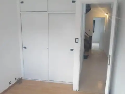 Casa en Alquiler con 1 cochera