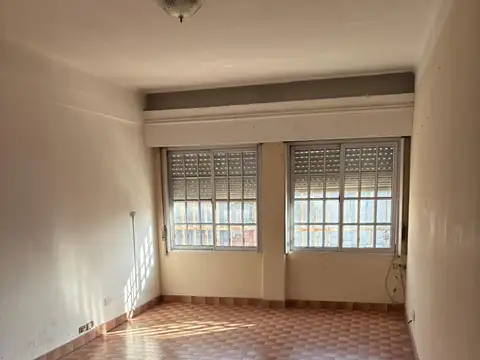 OFICINA EN ALQUILER SOBRE AV. EVA PERON 2900