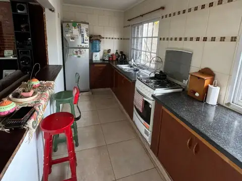 Calle 202 bis entre 33 y 34