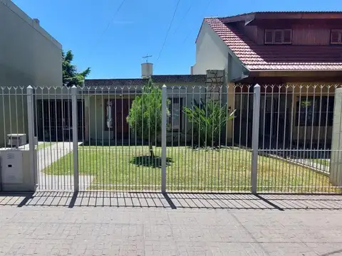 Casa en Venta en Villa Sarmiento, USD 210.000