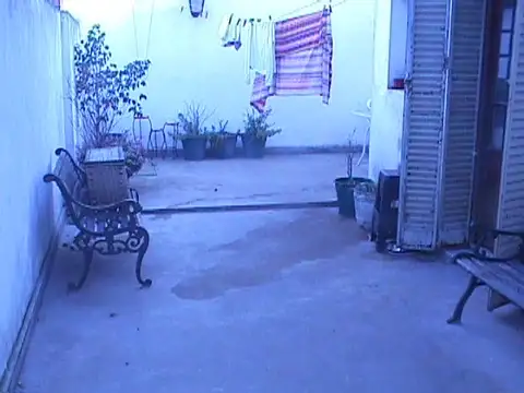 EN VENTA CHALET AL FRENTE EN SANTOS LUGARES, EN 2 PLANTAS, CUENTA CON 3 DORMITORIOS - FICHA 5647