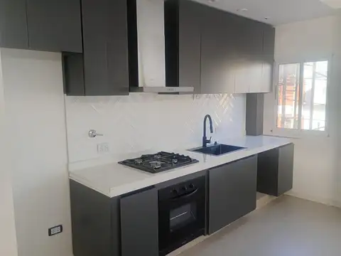 PH 2 Ambientes 80 m2 con garaje, patio y gran terraza propia en Avellaneda.