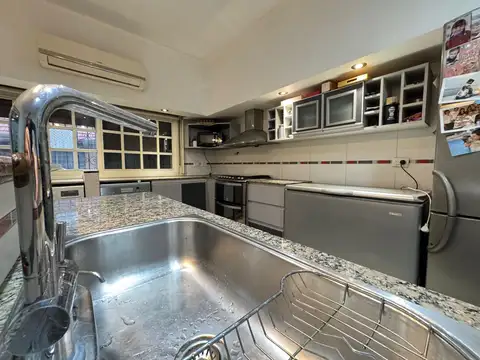 Casa 5 ambientes con 2 baños