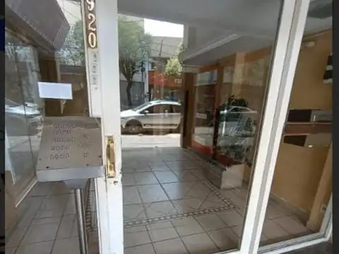 Departamento 2 ambientes 4º piso en edificio céntrico de Esc