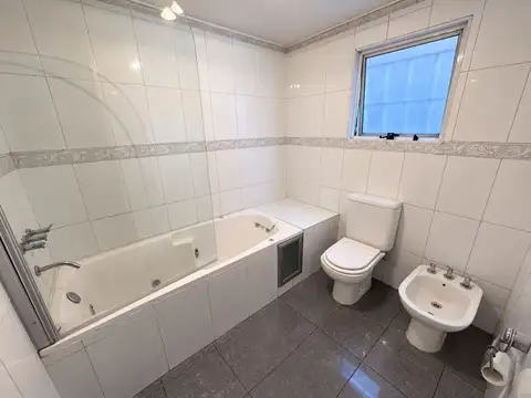 VENTA CASA 7 AMB JARDÍN PILETA QUINCHO SARANDÍ