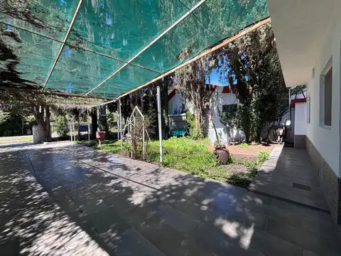 Casa en Venta con 4 cocheras