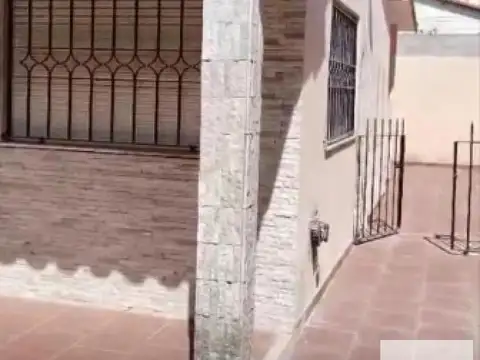 Casa en venta - 2 Dormitorios 1 Baño - Cochera - 200Mts2 - Santa Teresita