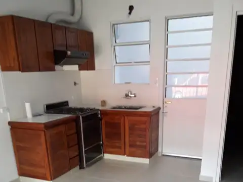 Depto Tipo Casa en Alquiler de 2 ambientes