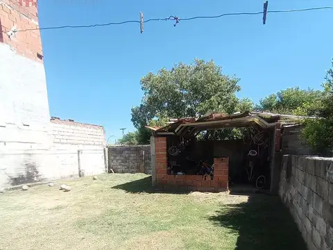 Casa 5 ambientes con 1 baño