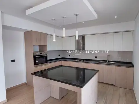 Casa en Alquiler con 2 cocheras