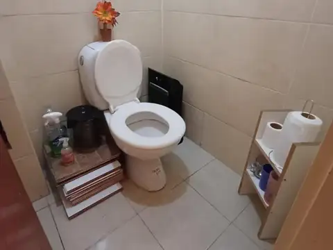 Local en Alquiler en Parque Chacabuco, $ 550.000