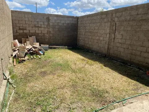 SE VENDE DUPLEX 2 DORMITORIOS EN Bº SMATA III