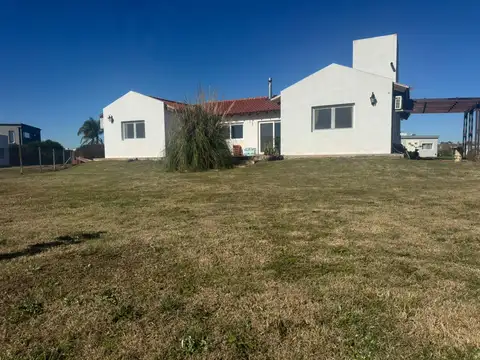 Casa en Barrio El Ensueño - 4 ambientes