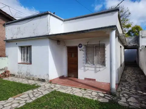 Pilar centro sobre calle Paraná al 500 .