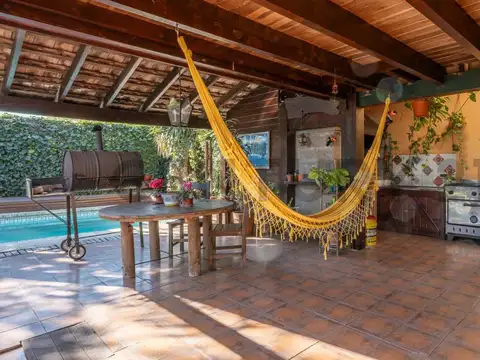 VENTA CASA 4 AMBIENTES CON PILETA Y JARDIN EN PABLO NOGUES