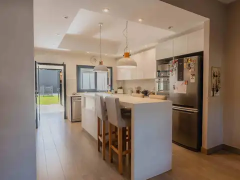 Venta Casa 4 Dormitorios con Pileta Yerba Buena
